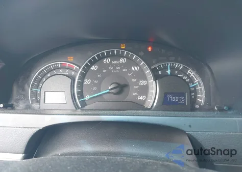 2014 Toyota Camry Xle V6 z USA, uszkodzony, nr VIN 4T1BK1FK6EU551126